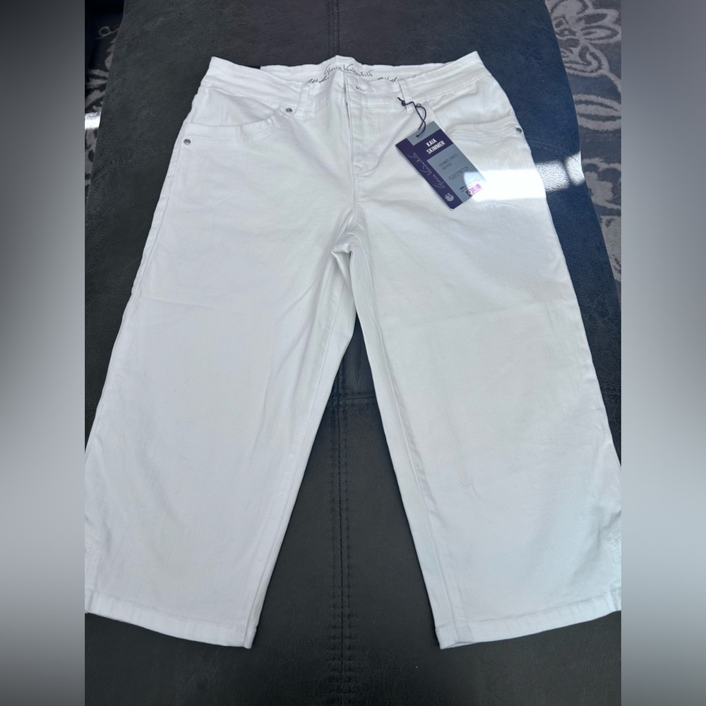 NWT Gloria Vanderbilt all-around slimming effect white skimmer size 4